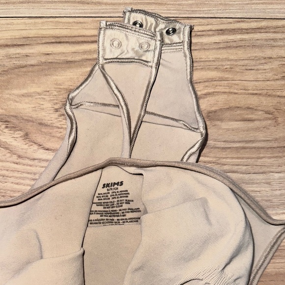 SKIMS Seamless Sculpt Thong Bodysuit Small Shapewear - Mica NWOT - Picture 5 of 5